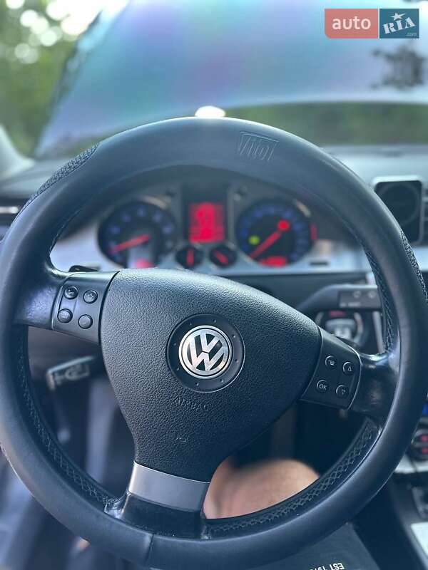 Седан Volkswagen Passat 2006 в Днепре