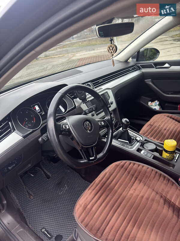 Універсал Volkswagen Passat 2015 в Шепетівці