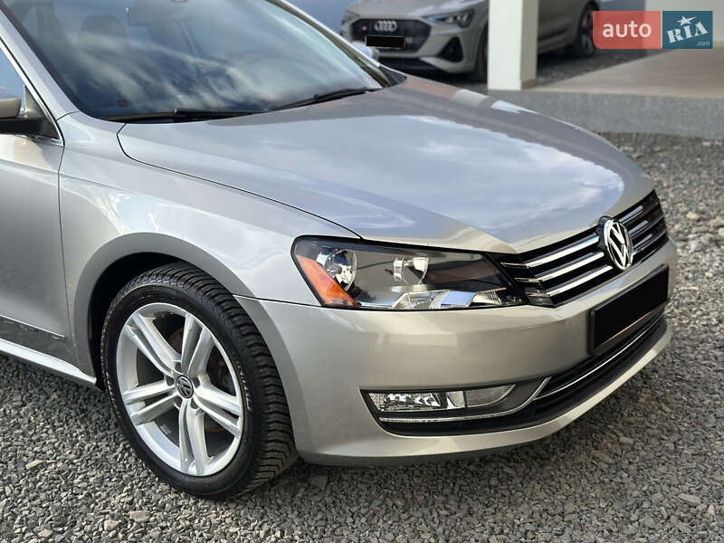Седан Volkswagen Passat 2013 в Ужгороде