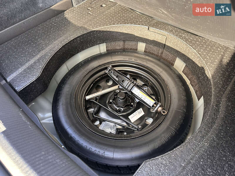 Седан Volkswagen Passat 2013 в Ужгороде