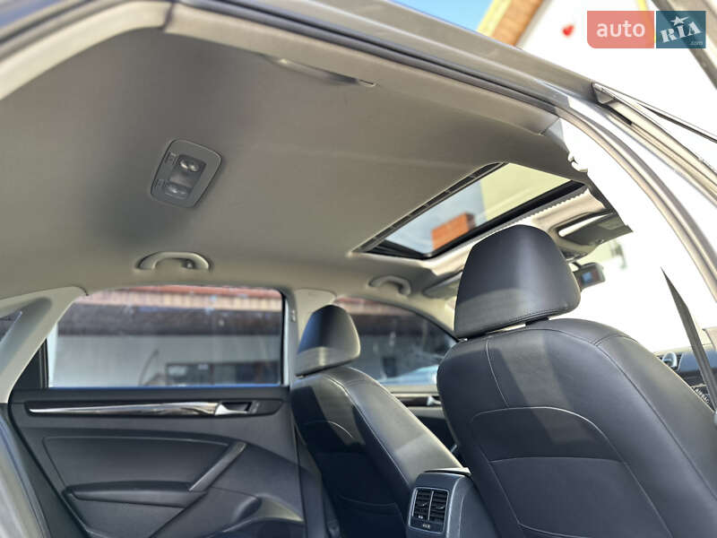 Седан Volkswagen Passat 2013 в Ужгороде