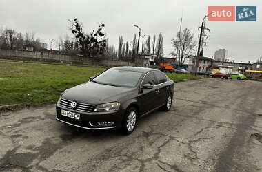 Седан Volkswagen Passat 2012 в Киеве