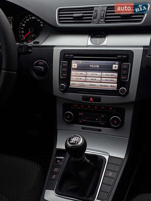 Универсал Volkswagen Passat 2011 в Хмельницком