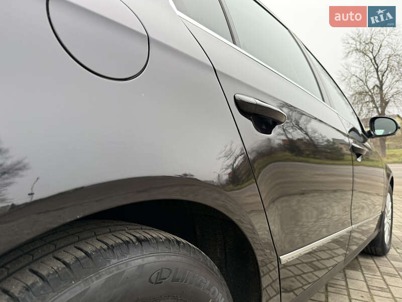 Седан Volkswagen Passat 2009 в Львове