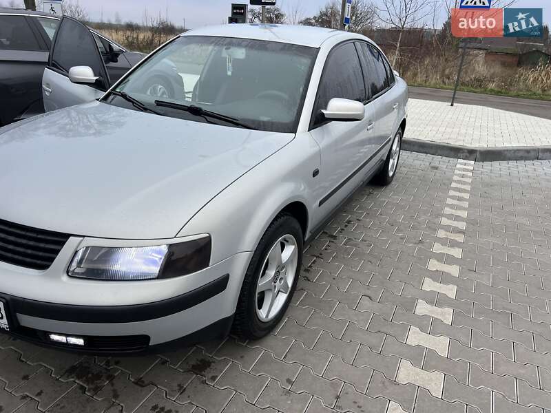 Седан Volkswagen Passat 2000 в Владимире