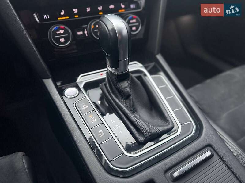 Универсал Volkswagen Passat 2015 в Ровно