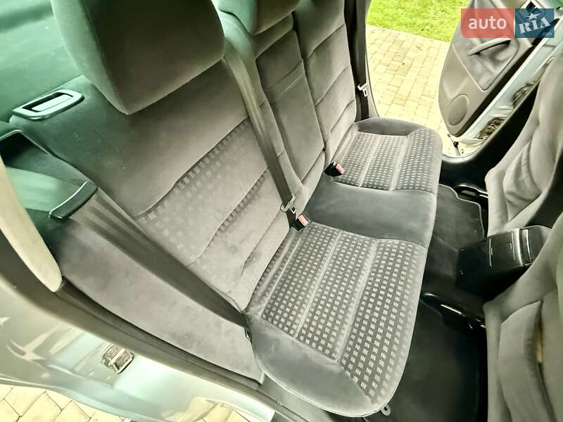 Седан Volkswagen Passat 2003 в Одессе