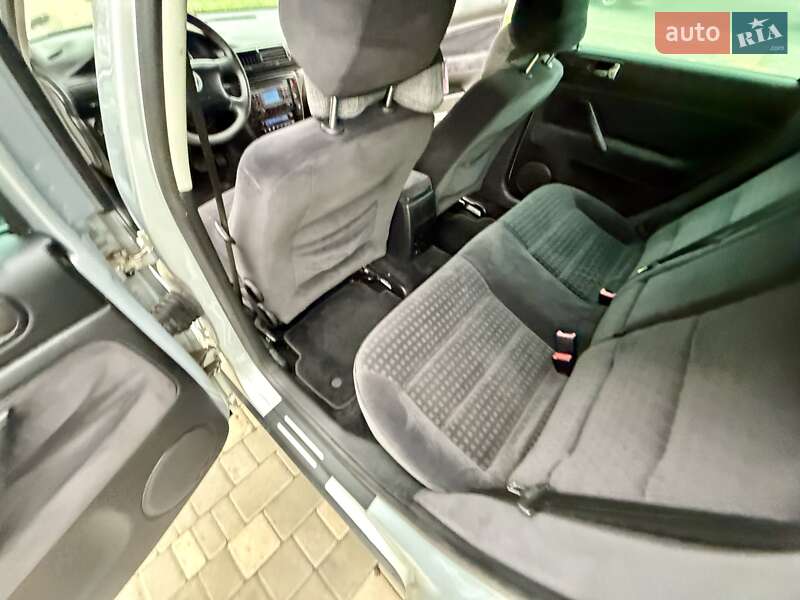 Седан Volkswagen Passat 2003 в Одессе