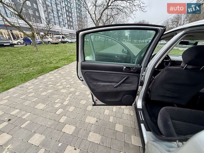 Седан Volkswagen Passat 2003 в Одессе