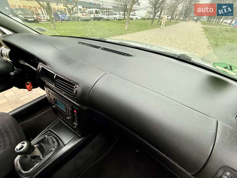 Седан Volkswagen Passat 2003 в Одессе