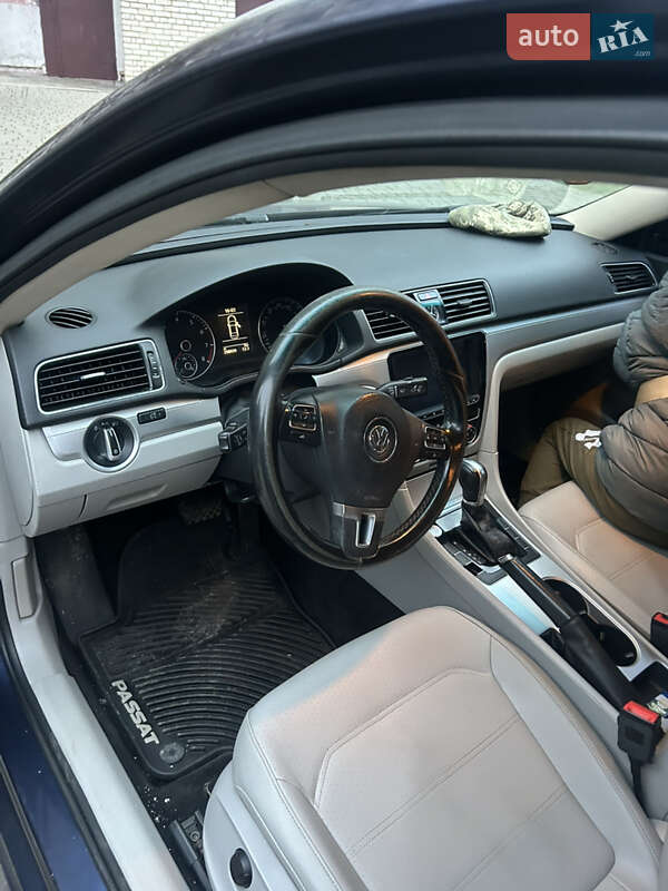 Седан Volkswagen Passat 2014 в Львове