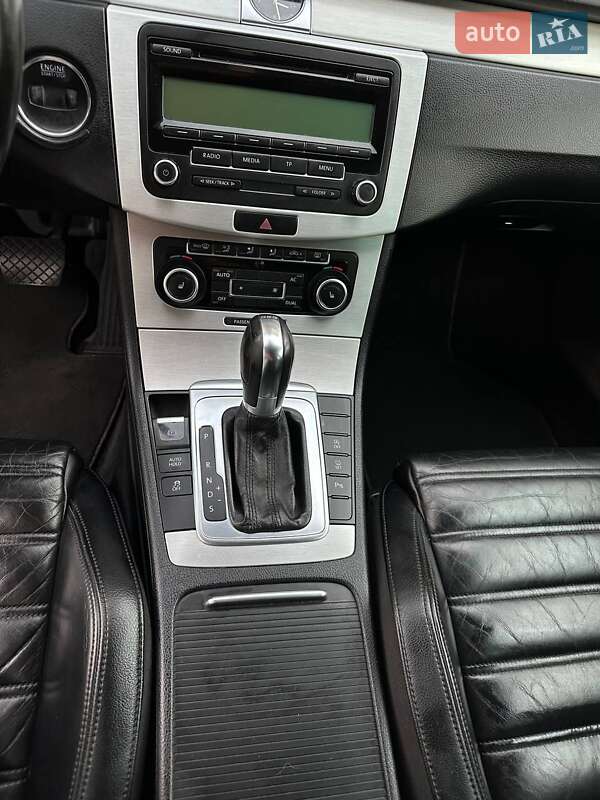 Универсал Volkswagen Passat 2011 в Тернополе