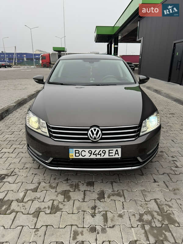 Седан Volkswagen Passat 2013 в Стрые
