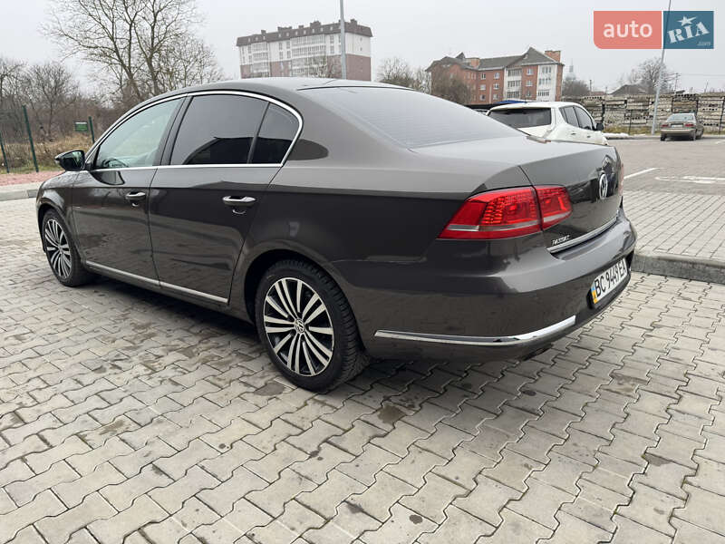 Седан Volkswagen Passat 2013 в Стрые