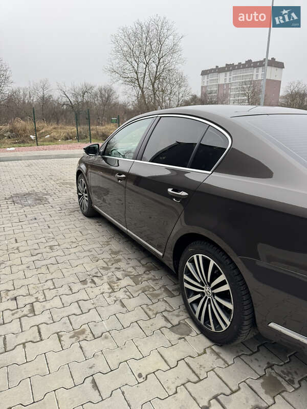 Седан Volkswagen Passat 2013 в Стрые