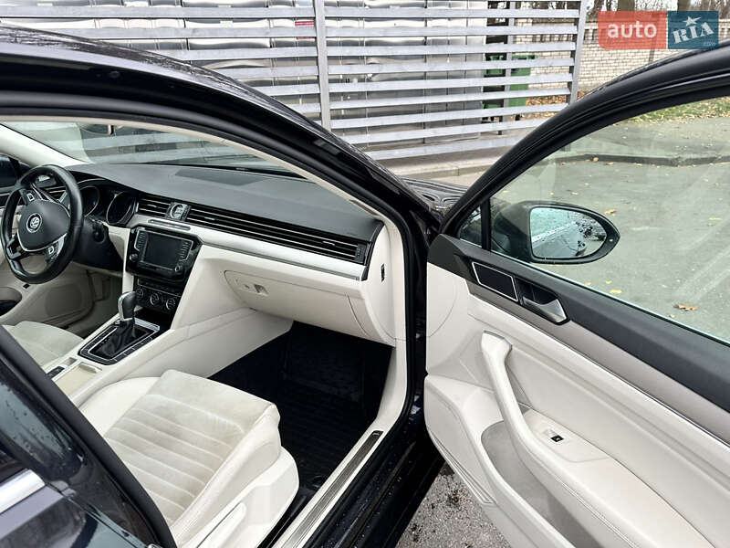Седан Volkswagen Passat 2015 в Виннице