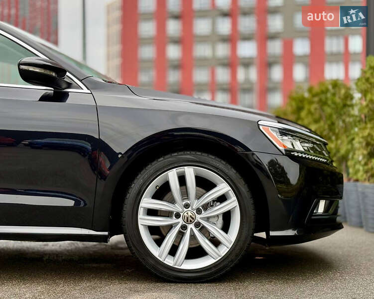 Седан Volkswagen Passat 2018 в Киеве