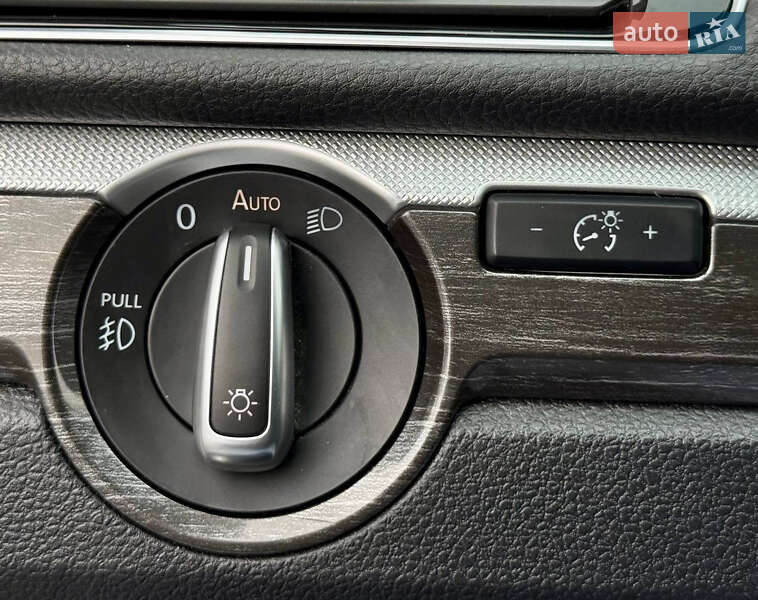 Седан Volkswagen Passat 2018 в Киеве