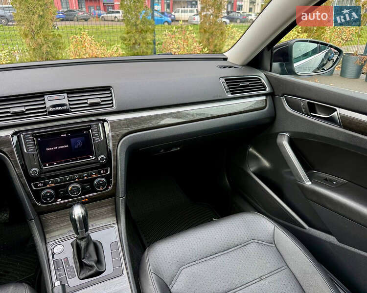 Седан Volkswagen Passat 2018 в Киеве
