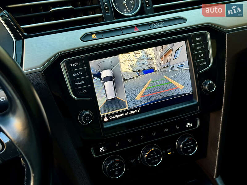 Універсал Volkswagen Passat 2015 в Ужгороді