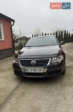 Седан Volkswagen Passat 2005 в Мостиске