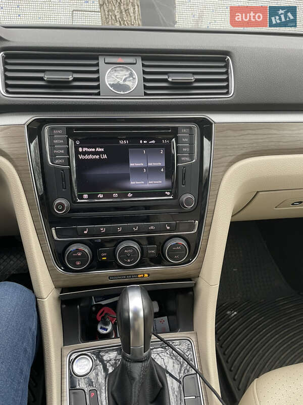 Седан Volkswagen Passat 2017 в Хмельницькому