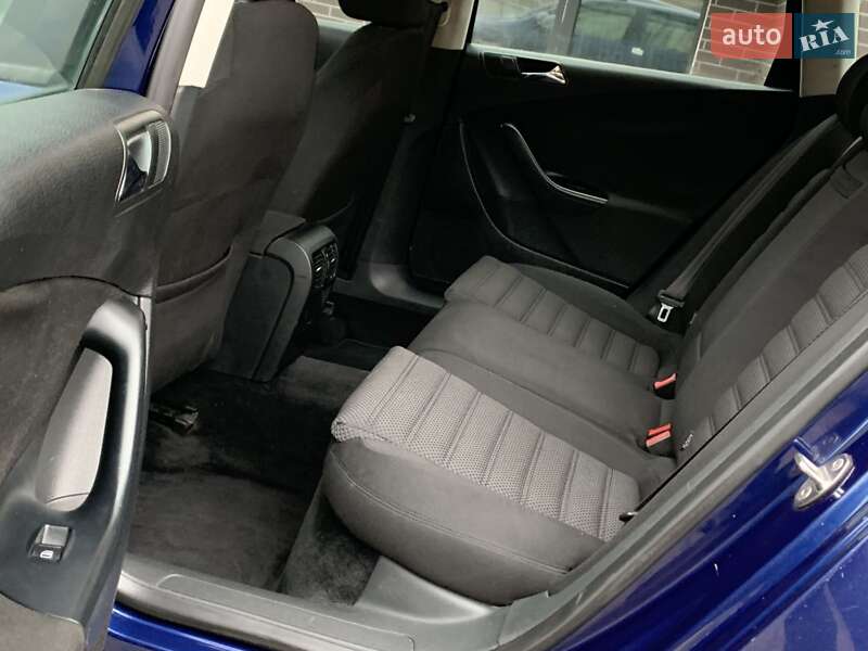Універсал Volkswagen Passat 2008 в Жовкві