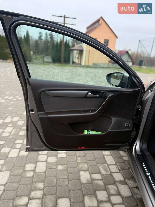 Універсал Volkswagen Passat 2011 в Самборі