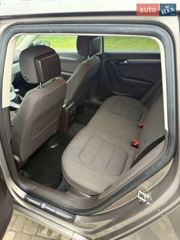 Універсал Volkswagen Passat 2011 в Самборі