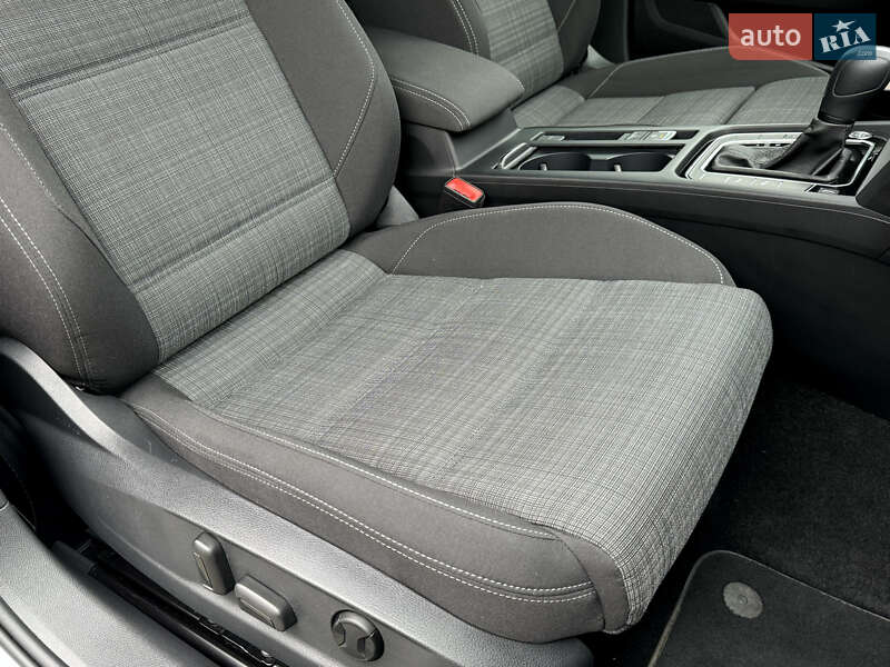 Універсал Volkswagen Passat 2019 в Києві фото 73 Універсал Volkswagen Passat 2019 в Києві