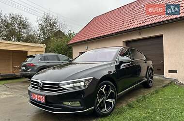 Седан Volkswagen Passat 2021 в Ивано-Франковске