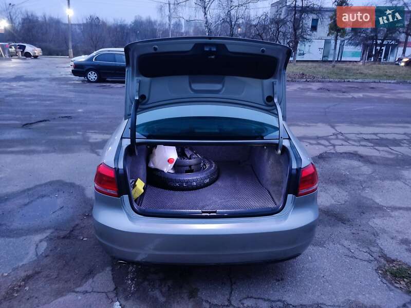 Седан Volkswagen Passat 2011 в Чернигове