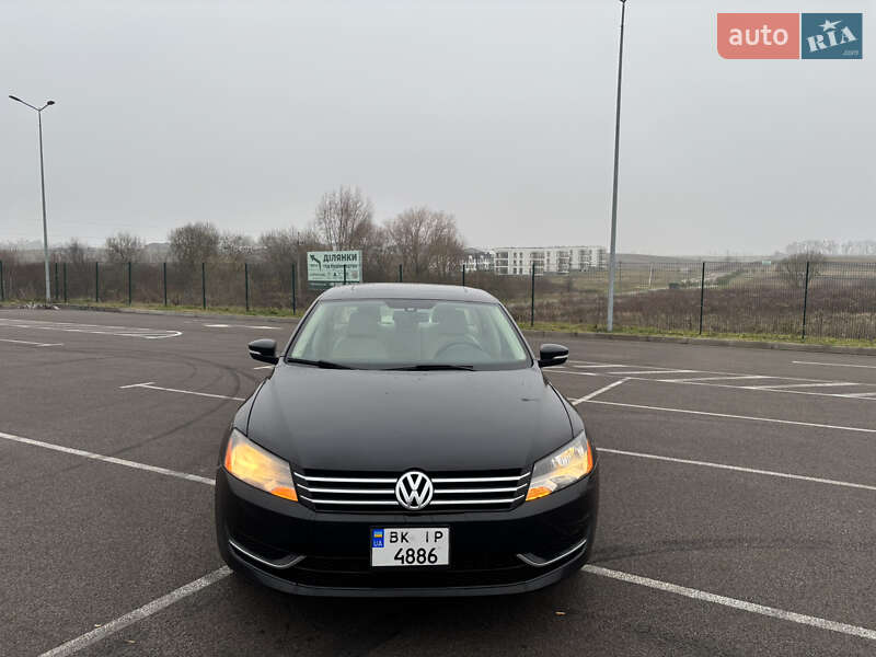 Седан Volkswagen Passat 2014 в Ровно