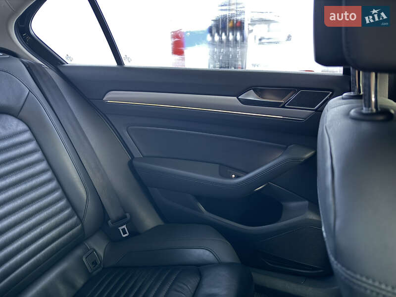 Седан Volkswagen Passat 2015 в Кривом Роге