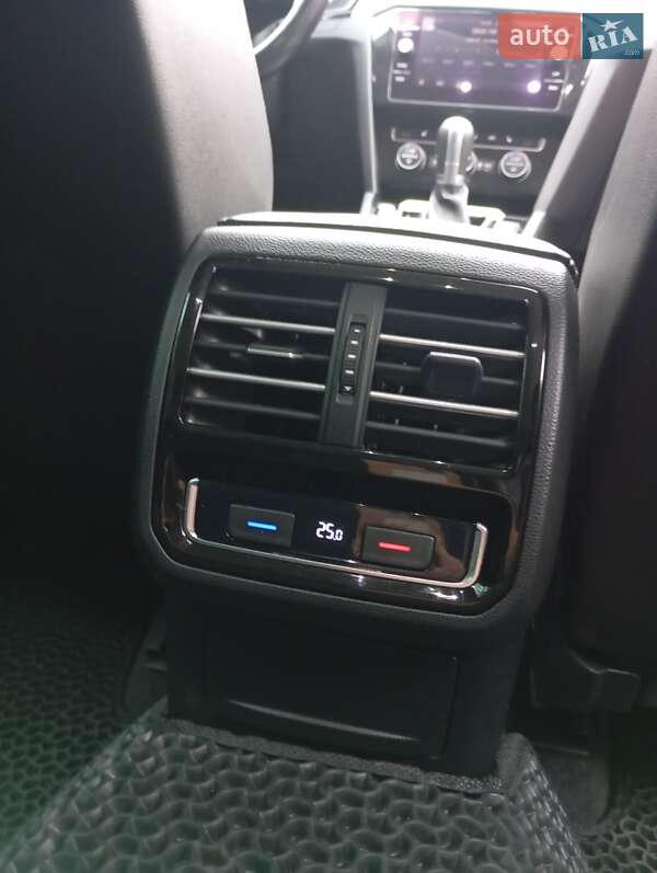 Универсал Volkswagen Passat 2017 в Золочеве фото 25 Универсал Volkswagen Passat 2017 в Золочеве