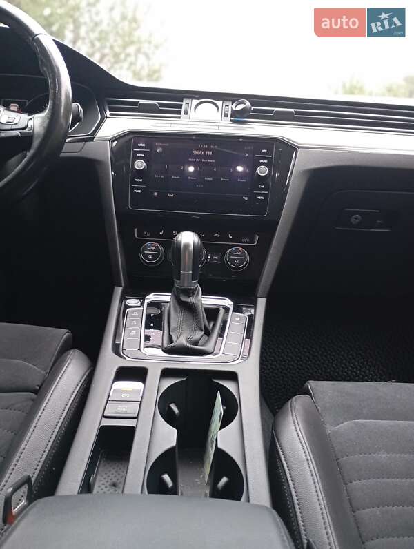 Универсал Volkswagen Passat 2017 в Золочеве фото 50 Универсал Volkswagen Passat 2017 в Золочеве