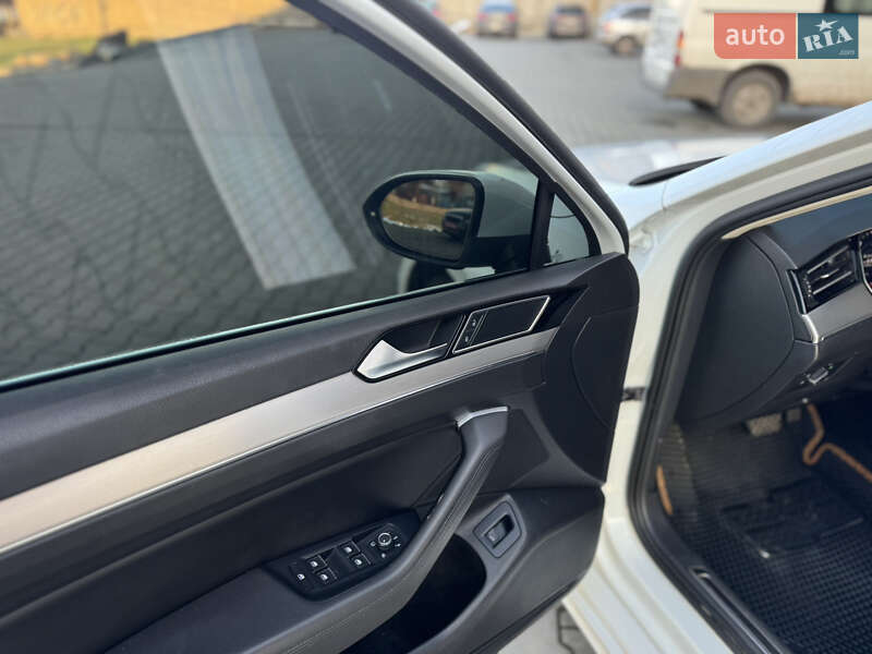 Универсал Volkswagen Passat 2017 в Луцке фото 37 Универсал Volkswagen Passat 2017 в Луцке