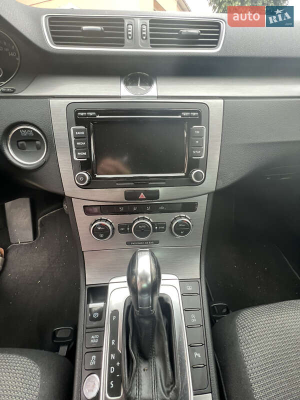 Седан Volkswagen Passat 2012 в Мукачевому