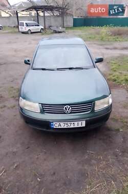Седан Volkswagen Passat 1999 в Чигирину