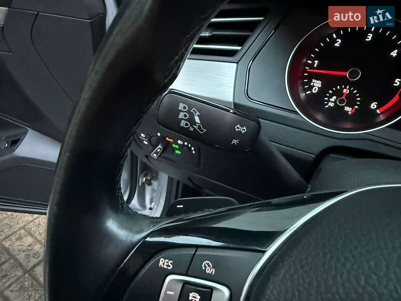 Универсал Volkswagen Passat 2016 в Киеве фото 14 Универсал Volkswagen Passat 2016 в Киеве