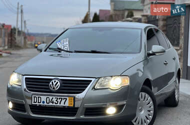 Седан Volkswagen Passat 2005 в Гусятині