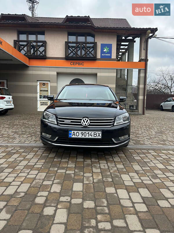 Седан Volkswagen Passat 2011 в Ужгороде