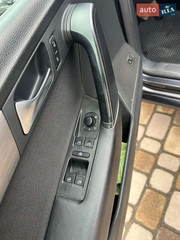 Седан Volkswagen Passat 2011 в Ужгороде