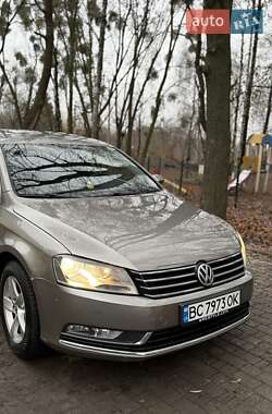 Седан Volkswagen Passat 2012 в Львове