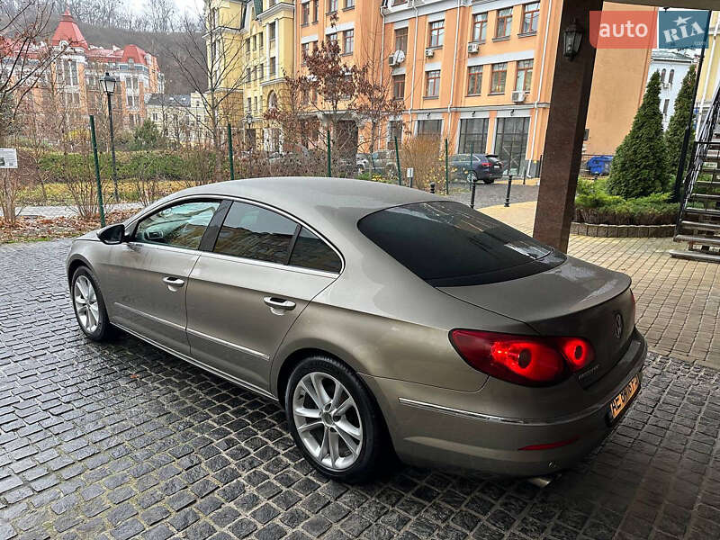 Седан Volkswagen Passat 2011 в Киеве