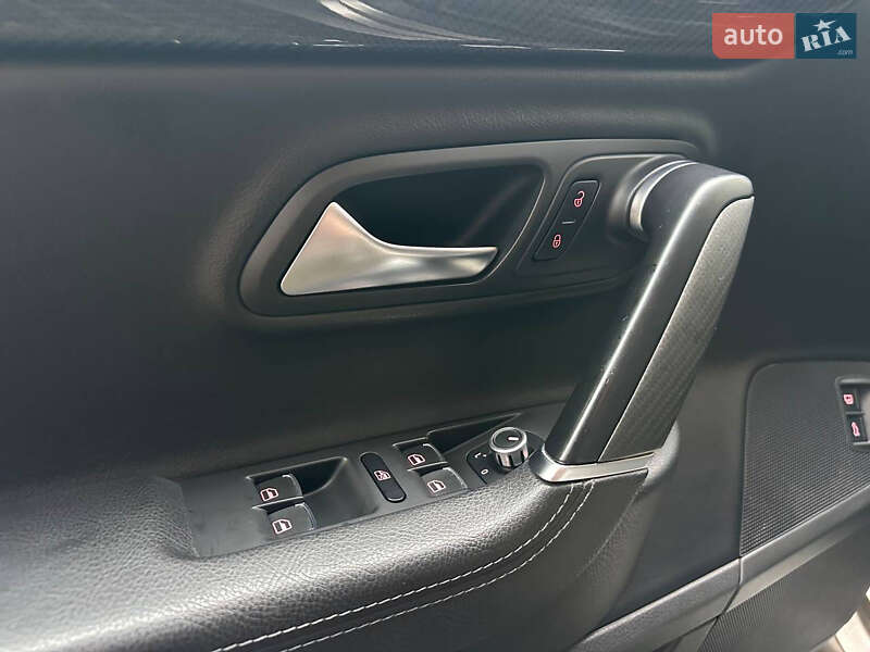 Седан Volkswagen Passat 2011 в Киеве