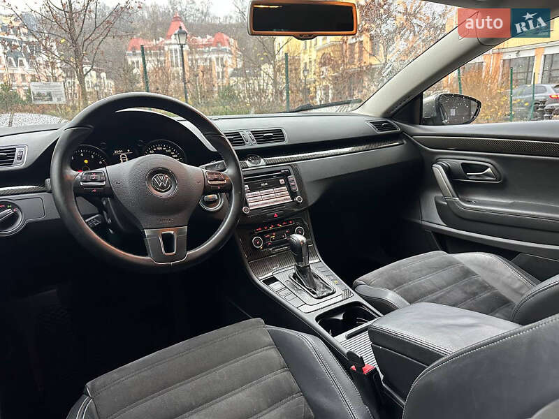 Седан Volkswagen Passat 2011 в Киеве