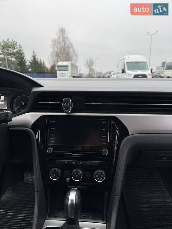 Седан Volkswagen Passat 2021 в Ковеле