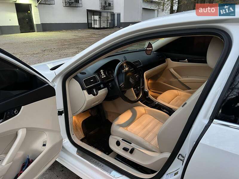 Седан Volkswagen Passat 2014 в Кропивницком