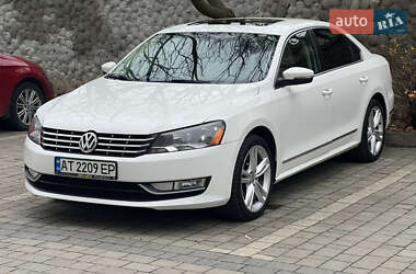 Седан Volkswagen Passat 2014 в Ивано-Франковске